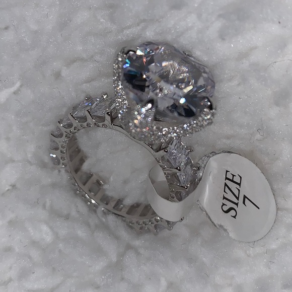 New Engagement Ring - Picture 2 of 9